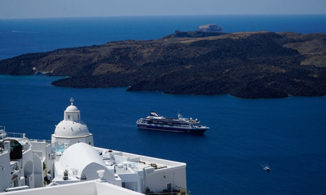 Προληπτικά μέτρα σε Σαντορίνη και Θηρασιά υπό τον φόβο κατολίσθησης