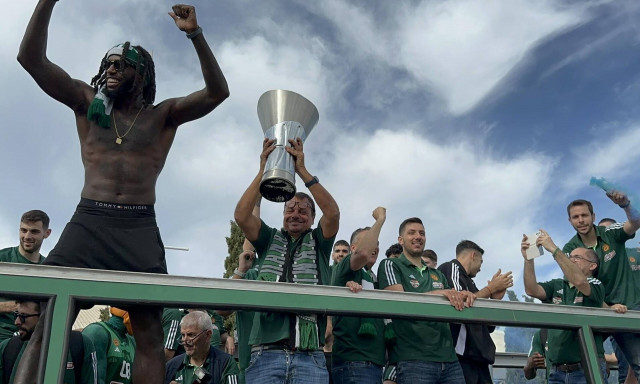 Παναθηναϊκός AKTOR: Ντελίριο για τους Πρωταθλητές Ευρώπης - Επικό γλέντι από το αεροδρόμιο στο ΟΑΚΑ