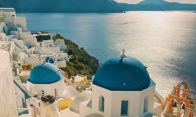 Προληπτικά μέτρα σε Σαντορίνη και Θηρασιά υπό τον φόβο κατολίσθησης