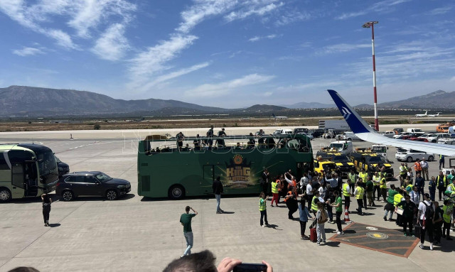 Παναθηναϊκός AKTOR: Ανεβαίνουν στο πούλμαν οι Πρωταθλητές Ευρώπης - Ξεκινά η παρέλαση για το 7ο!