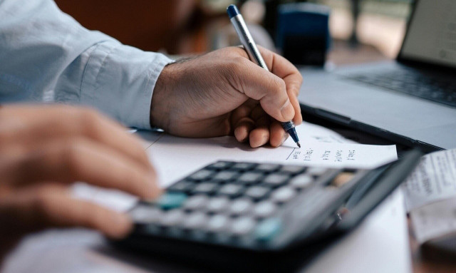 «Παράθυρο» Θεοχάρη για παράταση του μειωμένου ΦΠΑ σε ταξί και καφέ