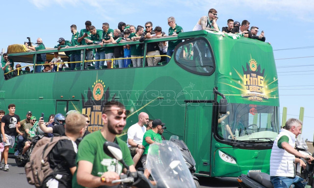 Άνοιξε η Αττική οδός - Καθυστερήσεις λόγω της αυτοκινητοπομπής για τους πρωταθλητές Ευρώπης