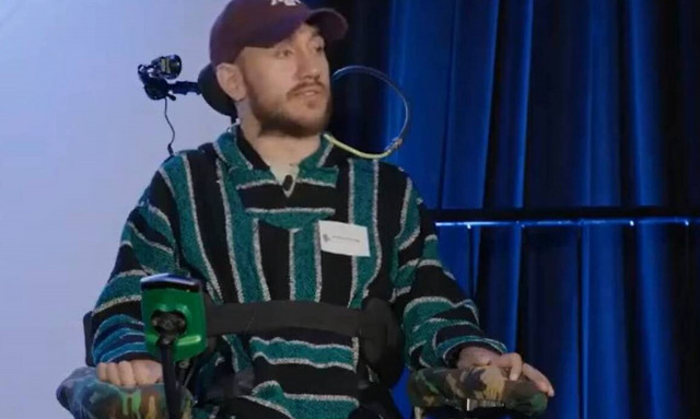 Ο πρώτος ασθενής με τσιπ Neuralink στον εγκέφαλο περιγράφει πώς άλλαξε η ζωή του