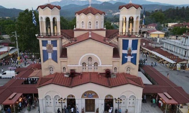 Άγιος Ιωάννης Ρώσσος: Με λαμπρότητα η λιτανεία - Πλήθος κόσμου στην Εύβοια