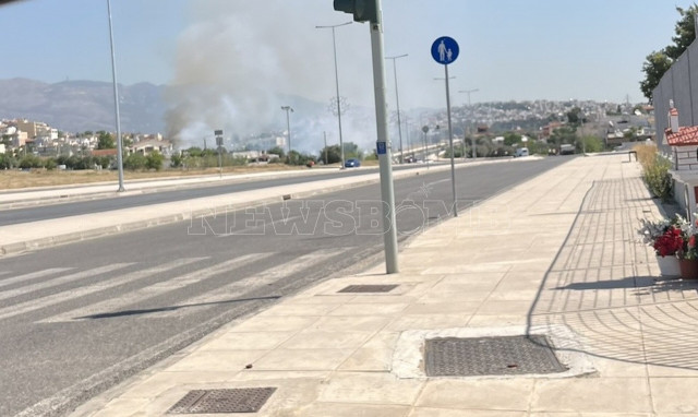 Φωτιά τώρα στη Θηβών - Διακοπή κυκλοφορίας