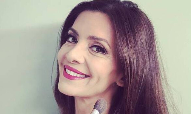 Βάζει κάτω 20άρες η Κατερίνα Λέχου - Η ανάρτηση με μαγιό και χωρίς ίχνος μακιγιάζ