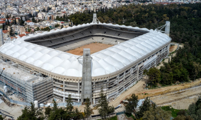 Conference League: Το γήπεδο της ΑΕΚ Arena «ντύθηκε» στα χρώματα του μεγάλου τελικού