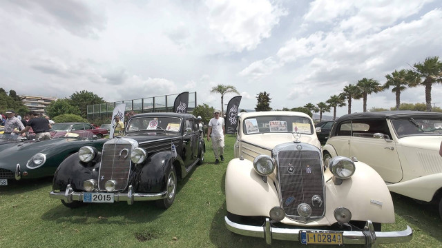 Υπερθέαμα στη φιέστα κλασικών αυτοκινήτων στον Άλιμο - Δείτε εικόνες