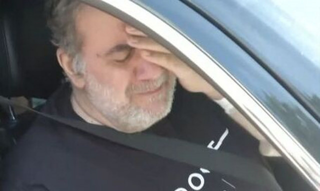 Δημήτρης Σταρόβας: Συγκινημένος την ώρα που έβγαινε από το νοσοκομείο (vid)