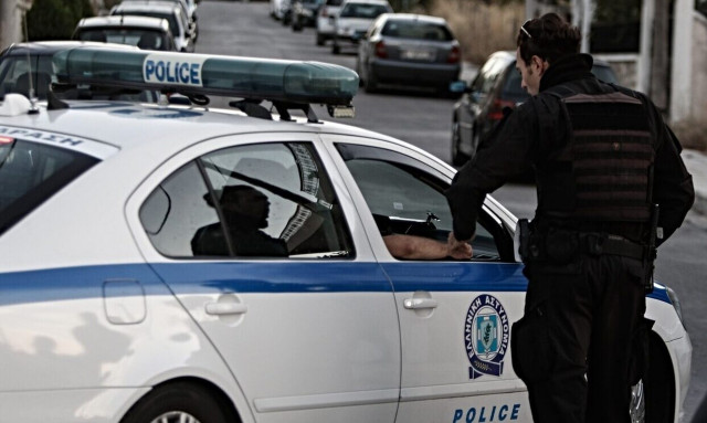 Σκιάθος: Μαχαίρωσε τον εργοδότη του για «προσωπικές διαφορές» με τον συγκάτοικό του