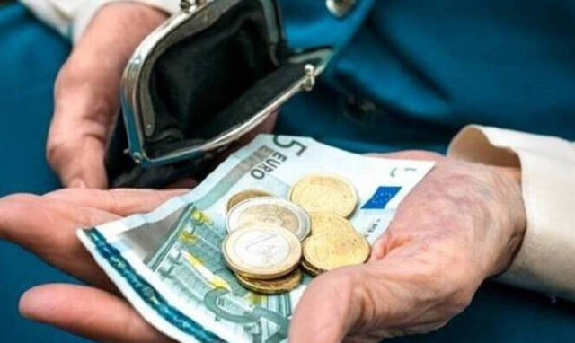 Συντάξεις χηρείας: Σχεδιάζεται κούρεμα των αναδρομικών μειώσεων - Παραδείγματα