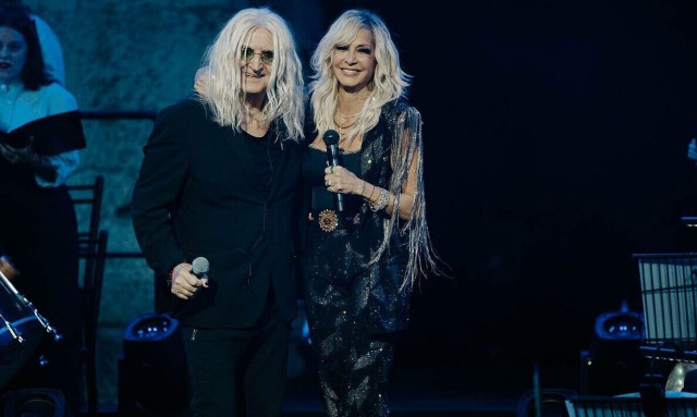 Άννα Βίσση: Βραδινή έξοδος με τον Νίκο Καρβέλα και τη σύντροφό του