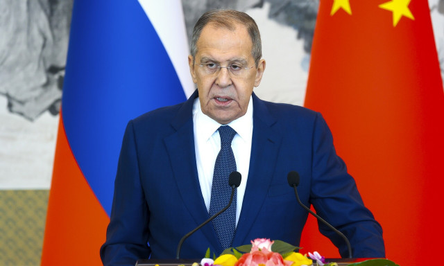 Τηλεφωνικές επαφές Λαβρόφ με Φιντάν και Σιγιάρτο μετά τη σύνοδο Πούτιν–Τραμπ στην Αλάσκα