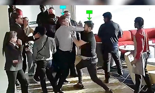 Βίντεο που «καίει» τον Ρόι Κιν: Η αγκωνιά που έριξε σε οπαδό της Άρσεναλ