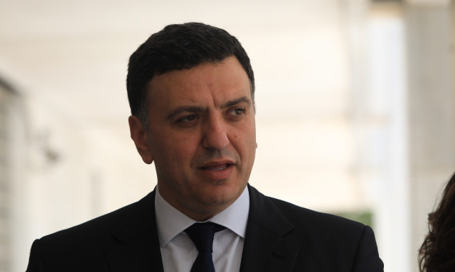 Επίθεση Πολάκη σε Κικίλια για τους πυροσβέστες - «Μονταζιέρα απελπισμένων», η απάντηση