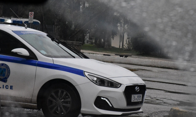 Αναστάτωση στη Λάρισα: Άνδρας άρχισε ξαφνικά να φτύνει περαστικές κοπέλες στο δρόμο