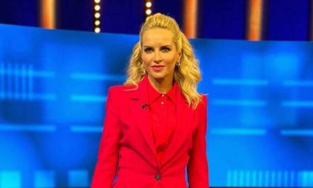 Μαρία Μπεκατώρου: Πανηγύρισε τη νίκη του Ολυμπιακού με Γιώργο Πρίντεζη και Λευτέρη Πετρούνια