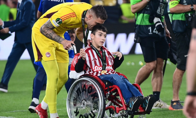 Συγκλονίζει ο μικρός Γιαννάκης: «Έχουμε δεύτερο όροφο στο σχολείο, δεν μπορώ να πάω»