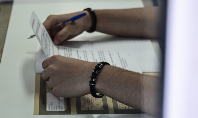 Πανελλήνιες 2024: Αυλαία αύριο για τα ΓΕΛ - Η ώρα προσέλευσης των μαθητών στα εξεταστικά κέντρα