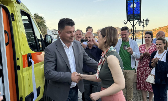 Νέο ασθενοφόρο στο Κέντρο Υγείας Πάτμου - Κινητές Ομάδες Υγείας στα μικρά νησιά 