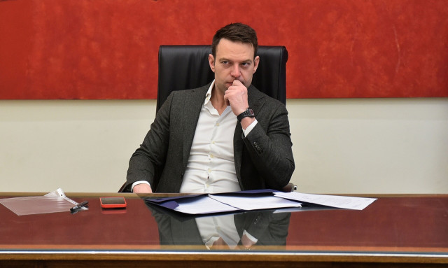 Πολιτικός αρχηγός με μυαλό 15χρονου