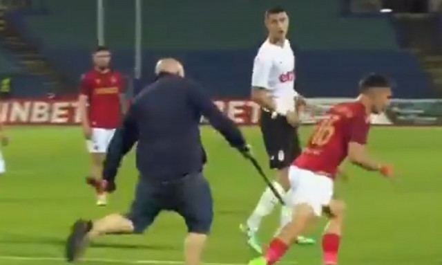 Εισβολή χούλιγκαν και σοβαρά επεισόδια στη Βουλγαρία