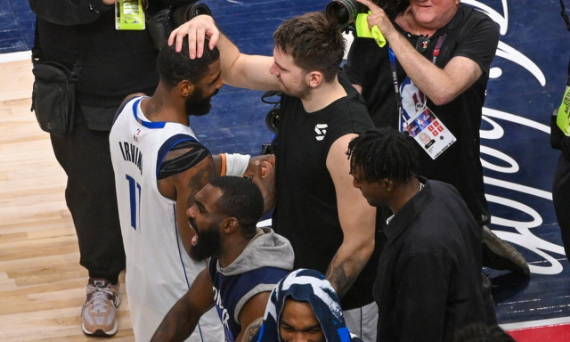 Το Ντάλας «κάλπασε» στους τελικούς του NBA με ασύλληπτο δίδυμο Ντόντσιτς και Ίρβινγκ (vid)