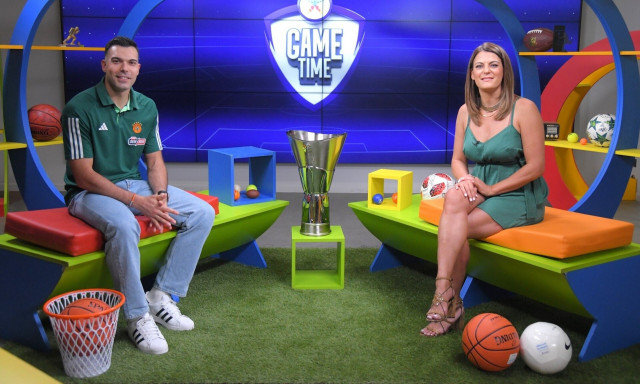 Ο Κώστας Σλούκας με το τρόπαιο της Euroleague στο ΟΠΑΠ GAME TIME