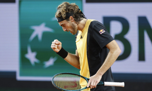 Στέφανος Τσιτσιπάς: Εντυπωσιακή πρόκριση στους «16» του Roland Garros