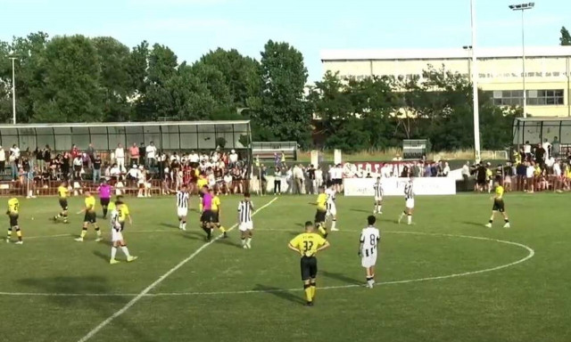 Άρης – ΠΑΟΚ: Γονείς διέκοψαν αγώνα Κ15 για ένα οφσάιντ! – «Αχαρακτήριστες συμπεριφορές» (video)