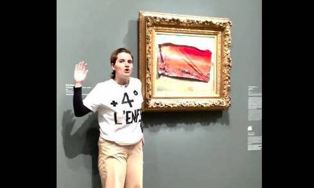 Ακτιβίστρια οικολόγος συνελήφθη αφότου κόλλησε πόστερ στον πίνακα του Μονέ «Οι παπαρούνες»