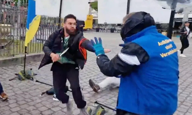 Επίθεση με μαχαίρι στη Γερμανία: Ένταλμα σύλληψης για τον δράστη – Τα… πανηγύρια ισλαμιστή Tiktoker