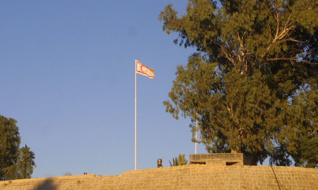 «Εθνική μαχαιριά»: 54 βουλευτές στο Ηνωμένο Βασίλειο έστειλαν επιστολή για πτήσεις στα κατεχόμενα