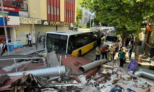 Κατάρρευση κτηρίου στην Κωνσταντινούπολη: Χαροπαλεύει μωρό 6 μηνών - Νέο σοκαριστικό βίντεο