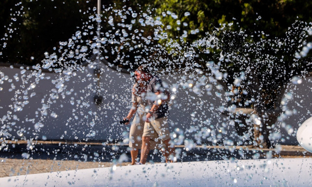 Καιρός: Αυτή τη μέρα θα «ψηθεί» η χώρα - Έρχεται και αφρικανική σκόνη, πότε θα δροσίσει