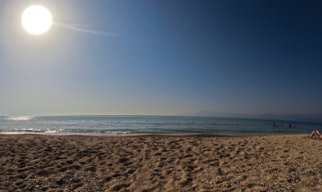 Καιρός: Σε κλοιό ζέστης και αφρικανικής σκόνης από σήμερα - Πού θα δείξει 40άρια