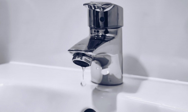 Στην Ελλάδα ούτε νερό δεν μπορούμε να πιούμε…