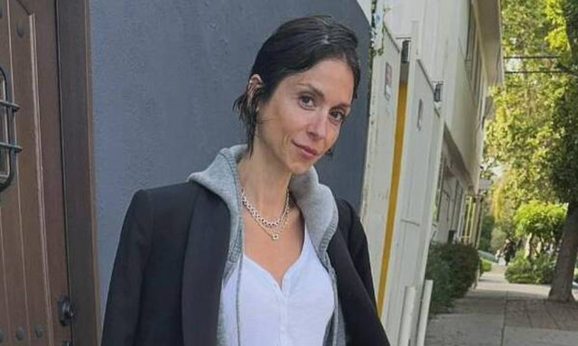 Σοφία Καρβέλα: Εντυπωσίασε με το ολόσωμο μαγιό και την άψογη σιλουέτα της