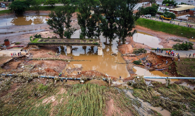 Νότια Αφρική: 12 νεκροί από τις καταστροφικές πλημμύρες - Εικόνες καταστροφής