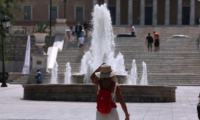 Καιρός: «Βράζει» η χώρα – Στα ύψη και σήμερα η θερμοκρασία – Πότε θα υποχωρήσει ο υδράργυρος