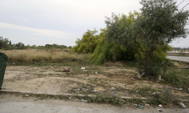 Δεν βάζουν μυαλό: Ακαθάριστα παραμένουν χιλιάδες οικόπεδα ανά τη χώρα