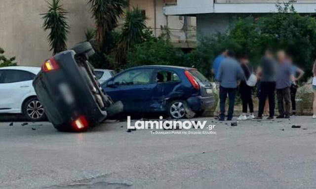 Απίστευτο τροχαίο στη Λαμία: Αυτοκίνητο τούμπαρε έπειτα από τριπλή σύγκρουση