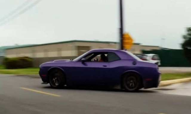 Το «τούμπανο» αυτοκίνητο που οδηγεί η Emma Stone στη νέα ταινία του Γιώργου Λάνθιμου (vid)