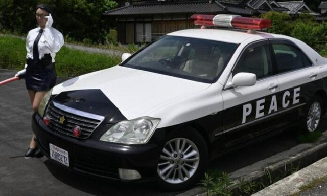 Οι Αστυνομικοί-ζόμπι στους δρόμους - Γιατί οι οδηγοί που περνούν δίπλα τους χαμηλώνουν ταχύτητα