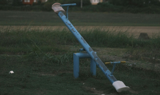 Χαλασμένη τραμπάλα 