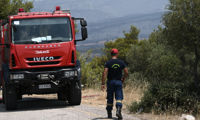 Φωτιά τώρα: Καίγεται σπίτι στο Μενίδι