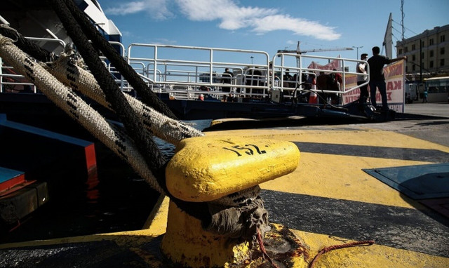 Πειραιάς: Αυτοκίνητο έπεσε στο λιμάνι – Καλά στην υγεία του ο 53χρονος οδηγός