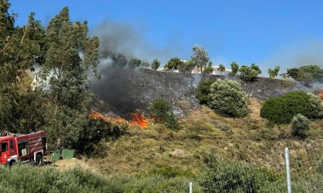 Κως: Φωτιά κοντά σε σπίτια – Ενεργοποιήθηκε το 112