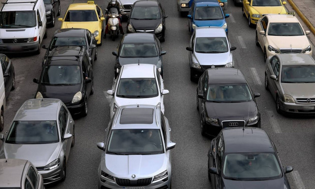 Καθυστερήσεις στην Αττική οδό λόγω τροχαίου μετά τον κόμβο Πεντέλης στο ρεύμα προς αεροδρόμιο