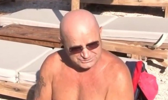 Επική ατάκα λουόμενου για τις ευρωεκλογές - «Αν θέλουν, να έρθουν να ψηφίσω εδώ»